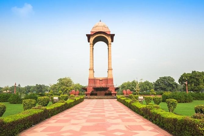 09 Hour Tour Of Delhi With India Gate Qutab Minar And Humayuns Tomb - Laxmi Narayan Mandir Evening Aarti: A Meaningful Finish