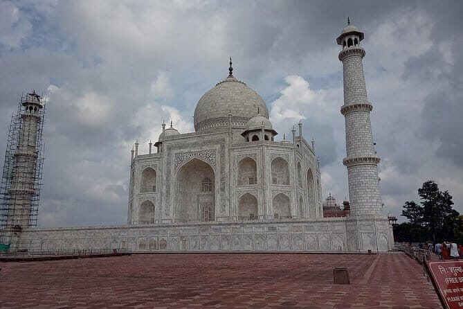 2 Days Taj Mahal and Agra Private Tour From Bangalore - Food breaks that don’t sabotage the sightseeing