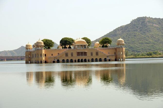 2 Days Tour of Agra (Taj Mahal) & Delhi City Tour - Qutub Minar: tall, historic, and easy to appreciate fast