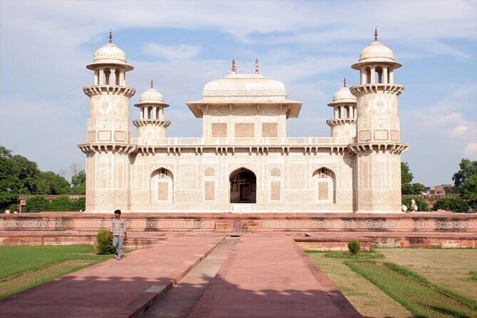 2 Days Tour of Agra (Taj Mahal) & Delhi City Tour - Agra Fort: where Mughal power becomes physical