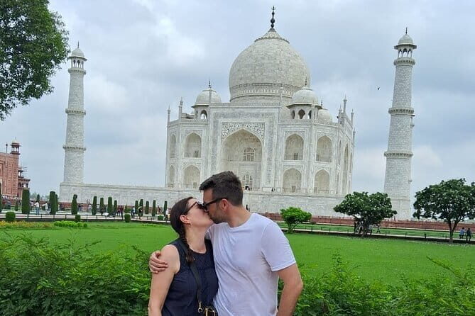 3-Day Golden Triangle Luxury Tour from Delhi to Agra and Jaipur - Jaipur’s photo moments: Hawa Mahal, Panna Meena ka Kund, and Jal Mahal