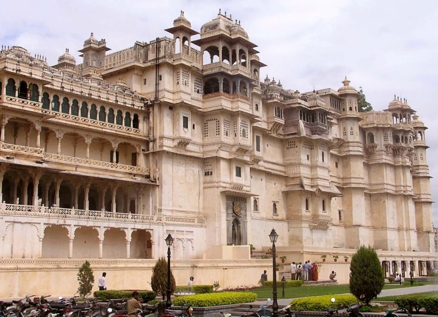 3 Days Private Udaipur Tour - Day 2: Kumbhalgarh Fort and Ranakpur’s Jain temple artistry