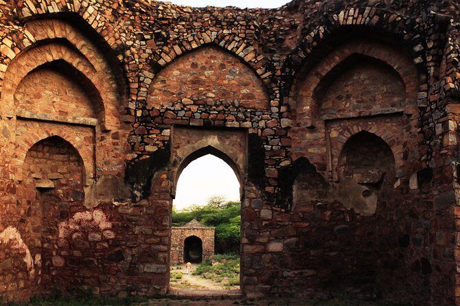 3-Hour Mehrauli Archaeological Park Ruins Walking Tour Delhi - Stop 3: Rajon Ki Baoli and why water architecture grabs attention