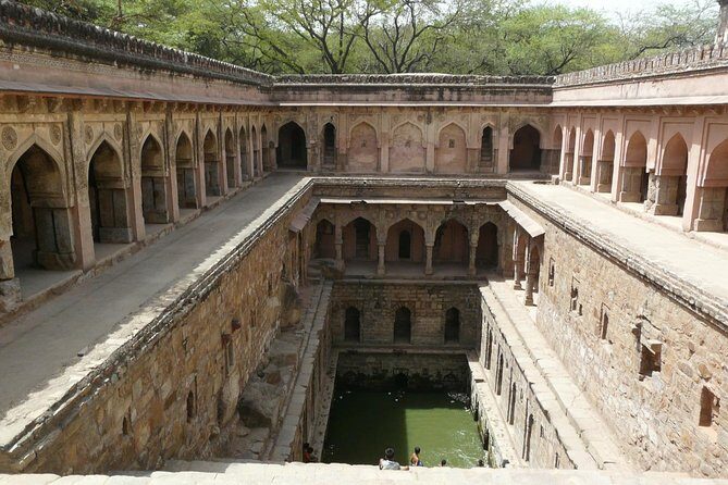 3-Hour Mehrauli Archaeological Park Ruins Walking Tour Delhi - Meeting at Qutub Minar and how the walk is paced