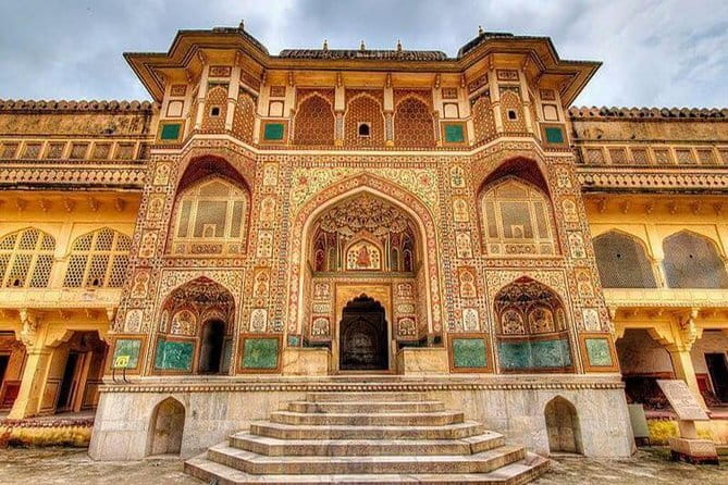 4 Days Luxury Golden Triangle Tour to Agra and Jaipur From Delhi - What the guides and drivers add (beyond facts)