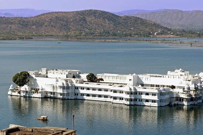 6 Day Delhi Agra Jaipur Udaipur Tour-Golden Triangle with Udaipur - Day 3 in Jaipur: Fort views, the City Palace center, and Jantar Mantar