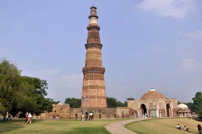 6-Day Golden Triangle Tour to Jaipur and Agra from Delhi - Delhi Pickup and the Qutub Minar + India Gate Pairing