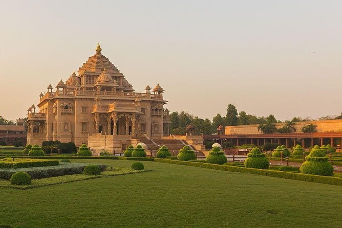 6-Day Private Tour of Delhi, Agra, Jaipur, and Pushkar from Delhi - Day 1 in Delhi: India Gate, Jama Masjid, Akshardham, Qutub Minar
