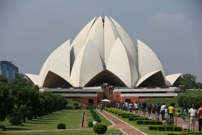 6-Day Private Tour of Delhi, Agra, Jaipur, and Varanasi from Delhi - Day 4: Flying to Varanasi and Letting the Ganges Set the Tempo