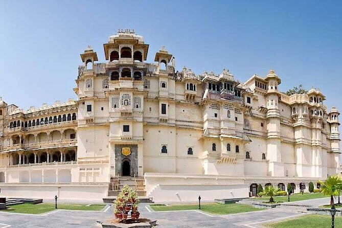 6 Days Golden Triangle with Ranthambore & Varanasi Tour - Day 5: Sunrise Ganges boat ride, then Ganga Aarti at Dashashwamedh Ghat