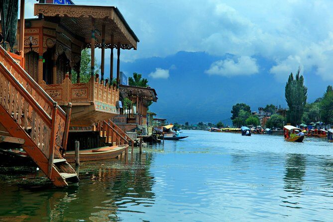 6-Days Luxury Tour Package of Kashmir from Srinagar - Dal Lake Shikara and the Houseboat Vibe You Actually Feel