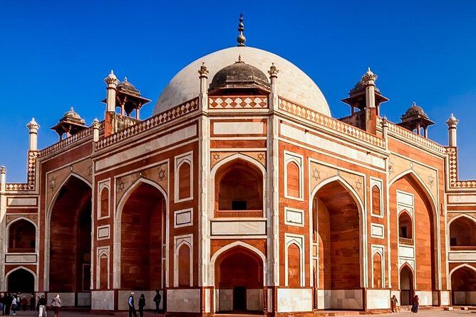 7-Day Golden Triangle & Varanasi Tour from Delhi with Guide - Jaipur’s Pink City focus: City Palace and Hawa Mahal without the fluff