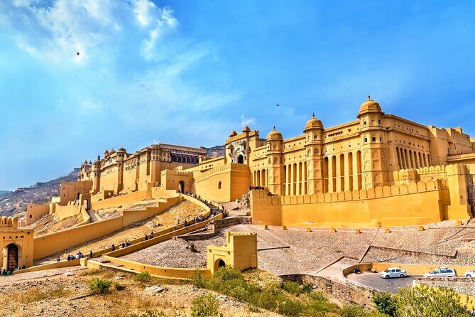 7 Days Golden Triangle Tour with Ranthambore Safari - Day 1 in Delhi: Qutub Minar and getting your bearings