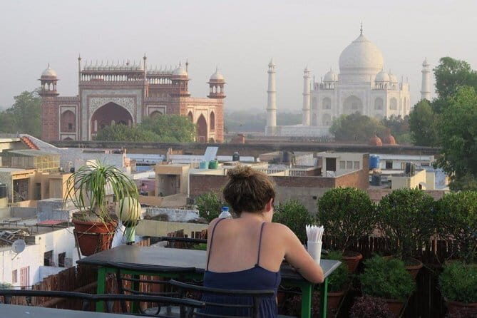 Affordable transfer from Agra to Lucknow - Group Discounts and Private-Only Use