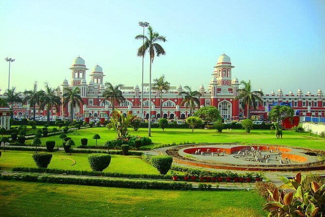 Affordable transfer from Agra to Lucknow - The Chauffeur + Pickup System in Agra