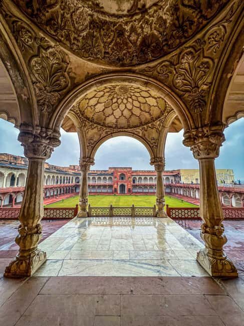 Agra Fort: Guided UNESCO Heritage Walking Tour - Amar Singh Gate: Your fast entry into Mughal Agra