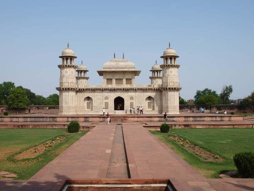 Agra: Guided City Tour Taj Mahal Agra Fort & Baby Taj by Car - Logistics that affect your day (without overcomplicating it)