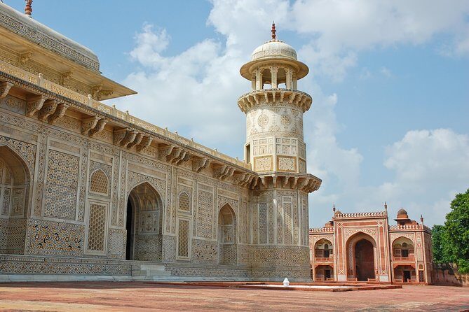 Agra Private City Tour: Customize your own - Taj Mahal: what to expect and the Friday closure reality