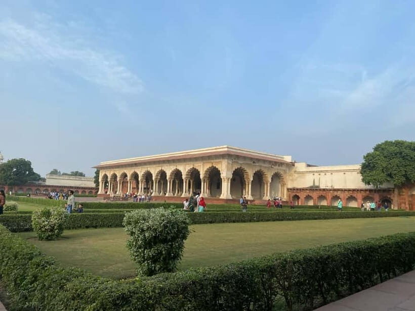 Agra: Private Sightseeing Half-Day Tour with Guide by Car - Getting to the Taj Mahal: the value of private transport in Agra