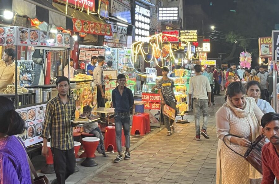 Agra: Sadar Bazar Food Market Night Walking Tour by Tuk-Tuk - Quick hits from Sadar Bazar at night