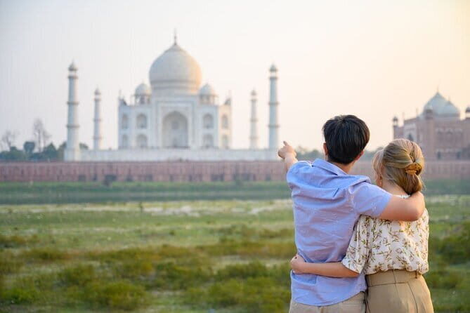 Agra Sightseeing Tour All Inclusive - Lunch in Agra: buffet food that keeps you moving