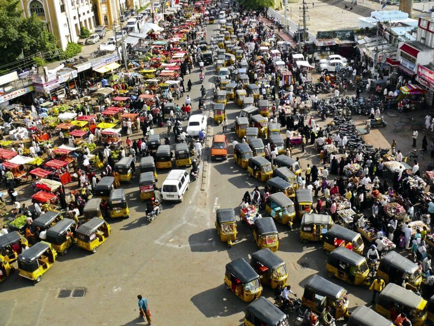 Agra: Skip The Line Taj Mahal Tour With Optional Tuk Tuk - Entering the Taj Mahal: shoe covers and smart pacing
