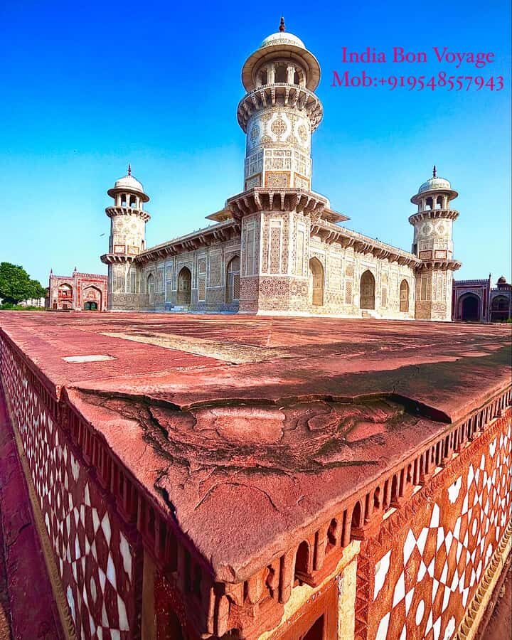 Agra : Skip the line tour for Taj Mahal, Agra fort - Sunrise Taj Mahal and the pink-light reality