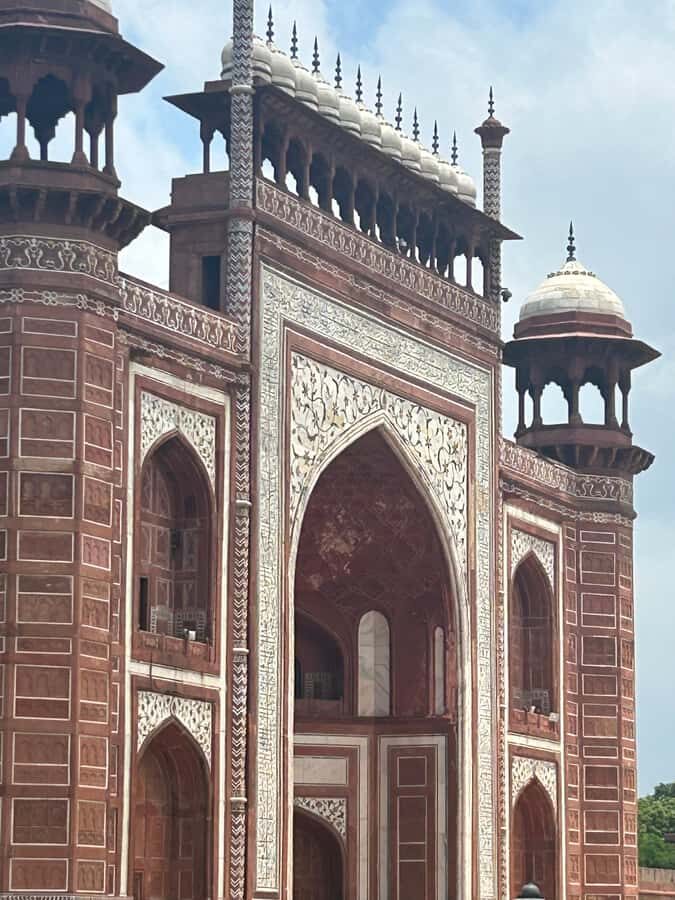 Agra : Skip the line tour for Taj Mahal, Agra fort - The 12-hour run: early Delhi pickup to evening return