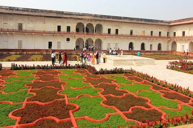 Agra: Street Food and Walk Tour with Spice Market by Tuk-Tuk - Mankameshwar Mandir: a calm break that still feels deeply local