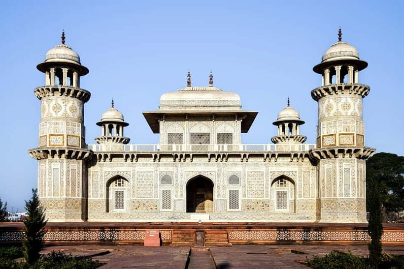 Agra: Taj Mahal & Agra Fort Private Tour - Entering the Taj Mahal: what your guide should help you notice