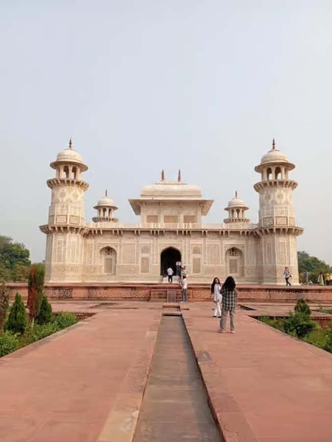 Agra: Taj Mahal Guided Tour with Fast Track Entry - Walk Through the White Marble Mausoleum and Its Surroundings