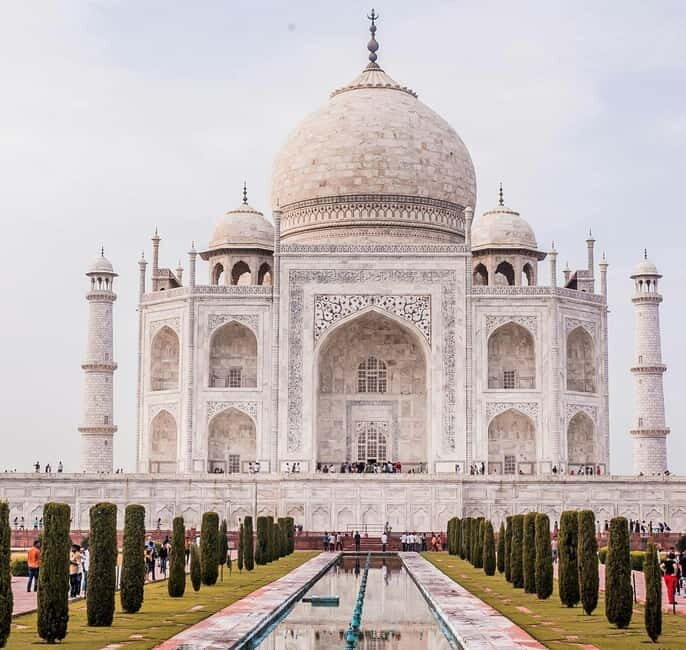 Agra: Taj Mahal Guided Tour with Photography & Rental Saree - Should you book this Taj Mahal saree photography tour?