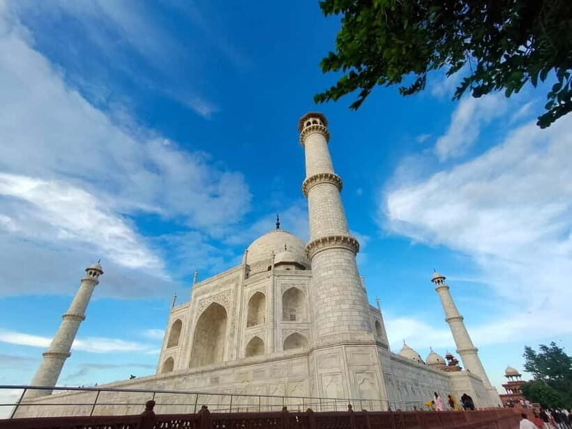 Agra: Taj Mahal Guided Tour with Photography & Rental Saree - The Taj Mahal visit: stories plus the right places to photograph