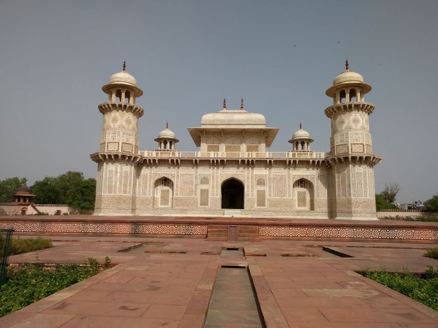 Agra: Taj Mahal Sunrise and Agra Fort Guided Day Trip - Entering the Taj Mahal with a guided plan that makes sense