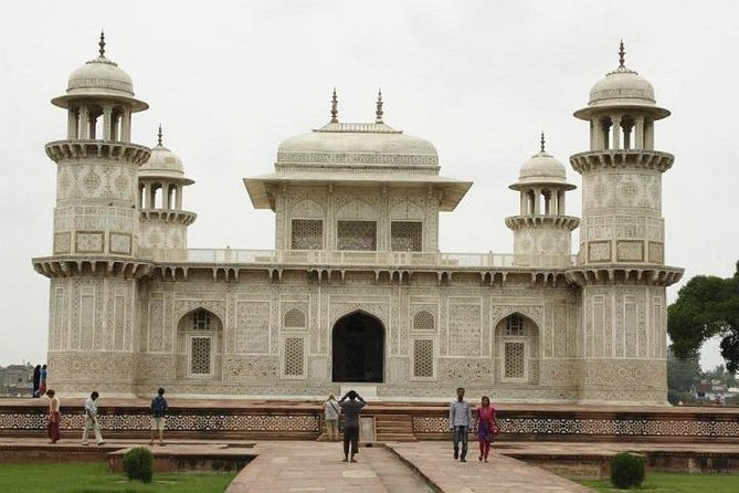 Agra Tour from Gurugram ( Taj Mahal Day Tour By Car ) - Private A/C ride with driver: what door-to-door really means