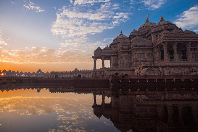 Akshardham Light & Fountain Show with Pick-up & Drop-off - Akshardham at Sunset: why this light show tour works