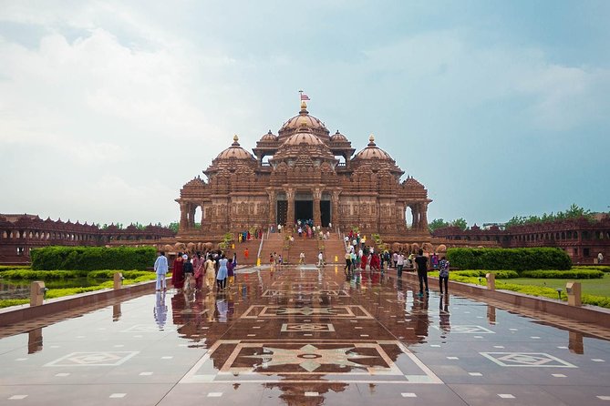 Akshardham Temple Tour Delhi, World's largest Hindu temple visit! - Akshardham Temple’s Big Secret: It’s Built for the Walk