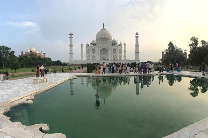 all inclusive private day trip to taj mahal from delhi by car - Lunch at Tajnuma: vegetarian, halal options, and a non-allergenic meal