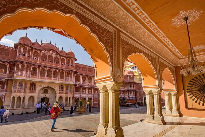 All Inclusive Private Jaipur City Tour with 5-star Lunch & Guide - Shopping Time in Jaipur: Gems, Silver, Textiles, and Optional Artisan Stops