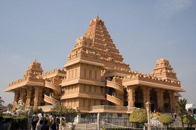 All-Inclusive Sacred Delhi: Private Full-Day Temples Experience - Lunch at Hotel Le Méridien’s The One: Where You Recharge Properly