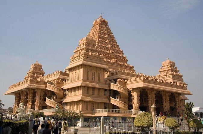 All-Inclusive Sacred Delhi: Private Full-Day Temples Experience - Swaminarayan Akshardham: Stone Carvings, Spiritual Exhibits, and Big Impressions