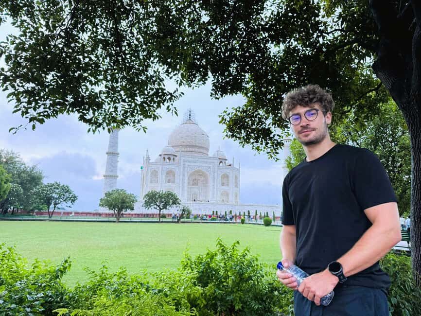 All-Inclusive Sunrise Taj Mahal, Agra Fort & Baby Taj Tour - Lunch in Agra: fuel without derailing the schedule