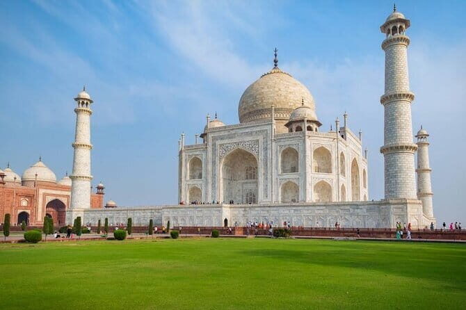 All Inclusive Taj Mahal, Agra Fort or Baby Taj Tour by SUV Car - Lunch in Agra: built to keep your energy steady
