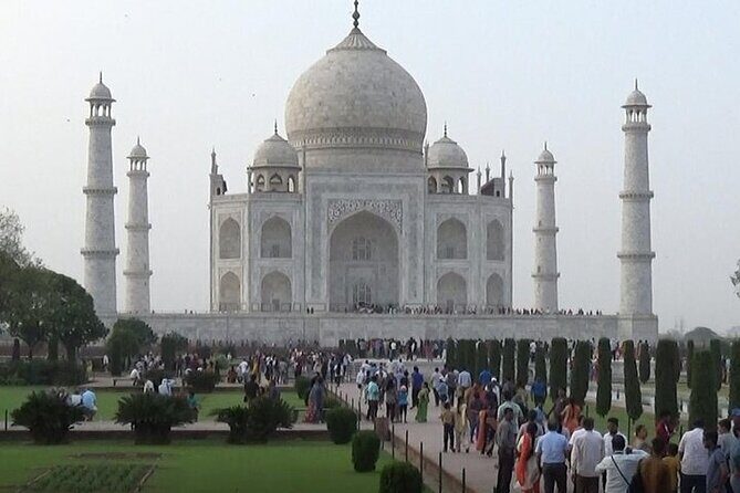 All Inclusive Taj Mahal & Agra Tour by Superfast Train From Delhi - Train back to Delhi: where the guide’s presence really helps