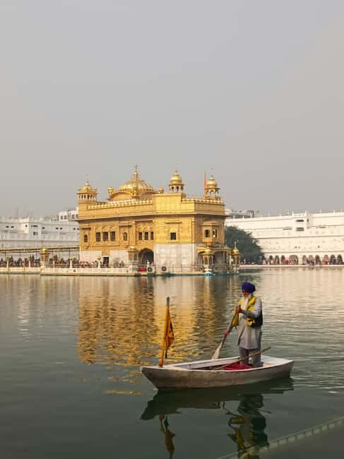 Amritsar Golden Temple- Night view walking tour - Entering the Golden Temple at night: what the guide helps you notice