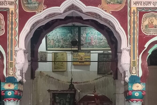 Amritsar Heritage Walking Tour of Old City & Golden Temple Area - Saragarhi Memorial Gurudwara: 1897 bravery, told where it belongs