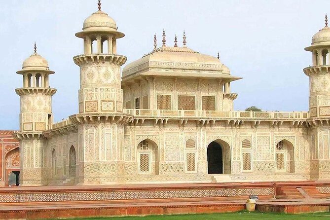 Approved Tour Guide in Agra full-day - Why a licensed guide matters at the Taj Mahal