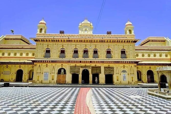 Ayodhya Private Tour & VIP Darshan -Special support for Seniors - Guide quality: how to get a calm, respectful day