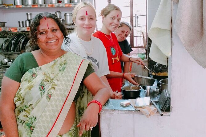 Best cooking class with family in Jaipur - Activity in jaipur - Inside Manju’s Jaipur Home: Welcome, Dress, and the Feel-Good Start