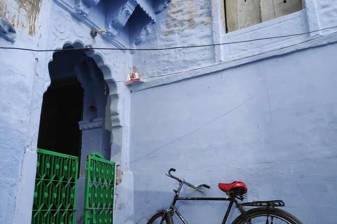 Blue city Tours in Jodhpur - Stop 1: Toorji Ka Jhalra Step Well (free entry, great Blue City context)